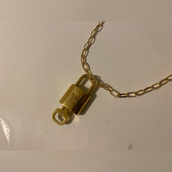 Louis Vuitton lock & key necklace - Picture 4 of 5